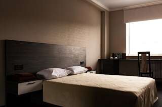 Отель Meridian Караганда Большой двухместный номер с 1 кроватью или 2 отдельными кроватями-4