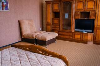 Отель Meridian Караганда Двухместный номер Делюкс с 2 отдельными кроватями-2