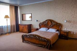 Отель Meridian Караганда Двухместный номер Делюкс с 2 отдельными кроватями-3