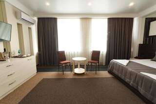 Отель Meridian Караганда Большой двухместный номер с 1 кроватью или 2 отдельными кроватями-12
