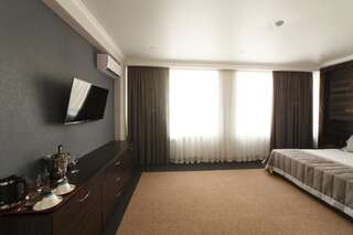 Отель Meridian Караганда Большой двухместный номер с 1 кроватью или 2 отдельными кроватями-18