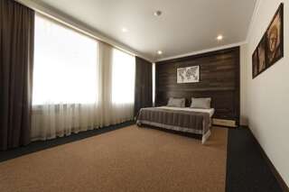 Отель Meridian Караганда Большой двухместный номер с 1 кроватью или 2 отдельными кроватями-22