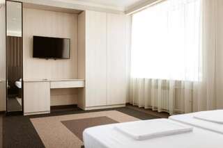 Отель Meridian Караганда Большой двухместный номер с 1 кроватью или 2 отдельными кроватями-26